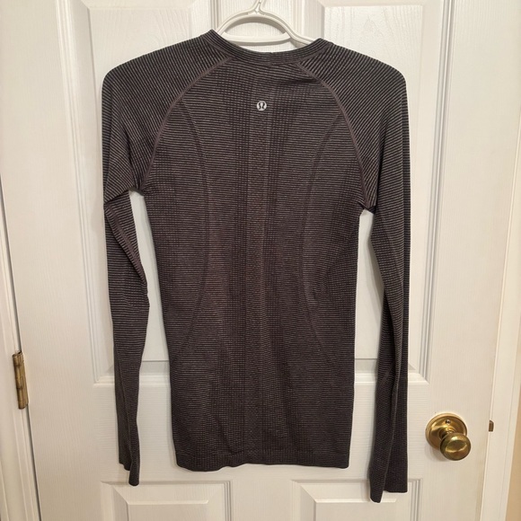 Women's Gray Striped Long Sleeve Top - Picture 2 of 2